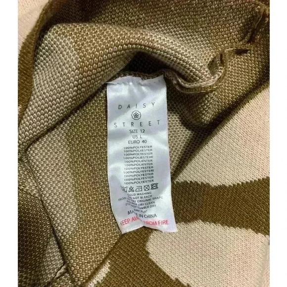 DAISY STREET KNITTED FLORAL  MINI DRESS - Picture 8 of 9